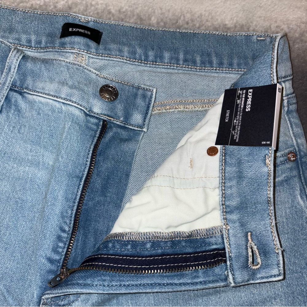 Express Cropped Flare Light Wash High Rise Raw Hem Stretch Jeans Size 12 Long - Picture 11 of 13